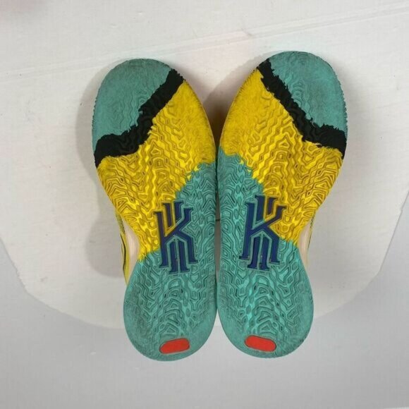 Athletic_Shoes